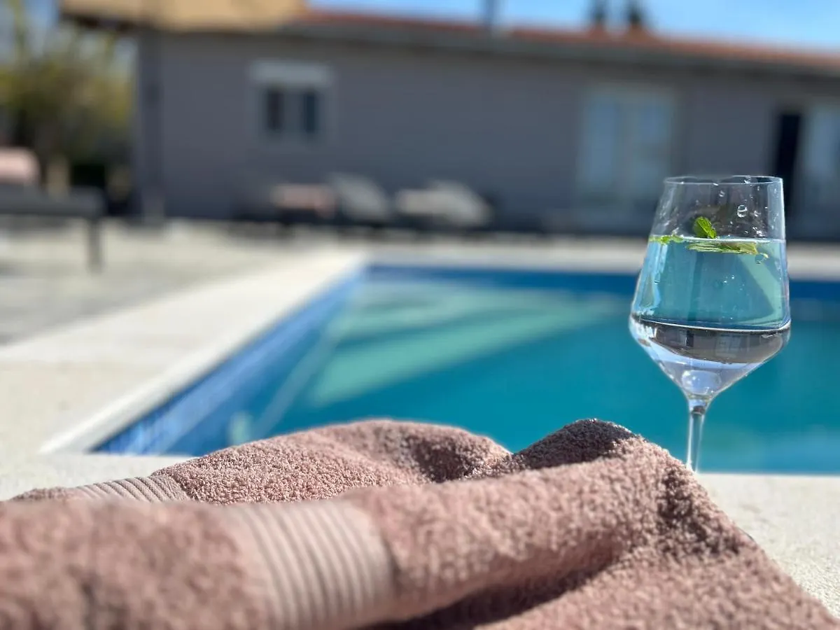 Holiday home Kuca Za Odmor Capella Villa Stuti